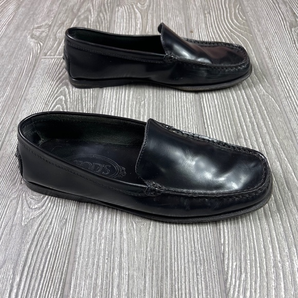 TODS Leather Driving Loafer - Quiet Luxury - Picture 4 of 10